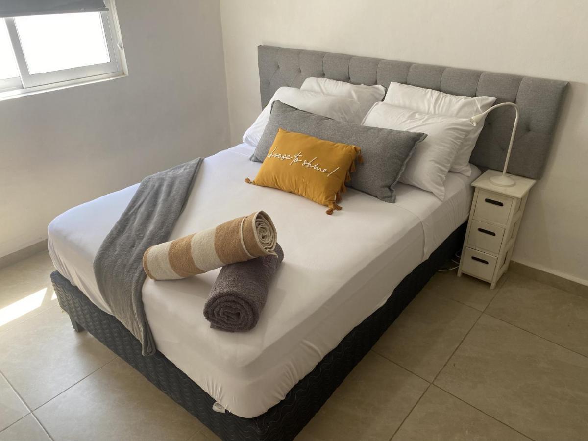 Casa Familiar Cerca De La Playa Con Terraza Privada Hébergement de vacances *